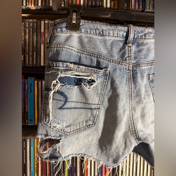 American Eagle Outfitters Women's Ripped Light Blue Jean Shorts - Picture 5 of 6
